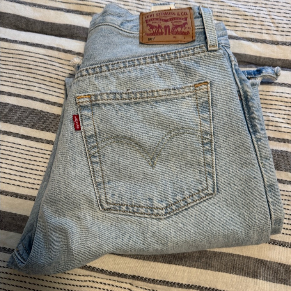 Levi's Sky Blue Denim Capri’s